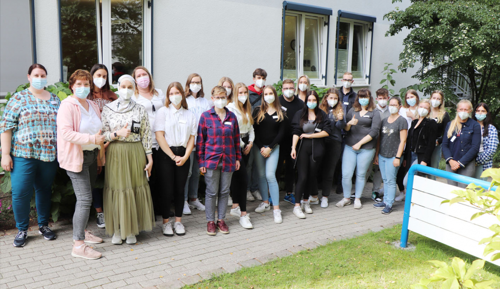 Gruppenbild - Unsere neuen Pflege-Azubis sind da!